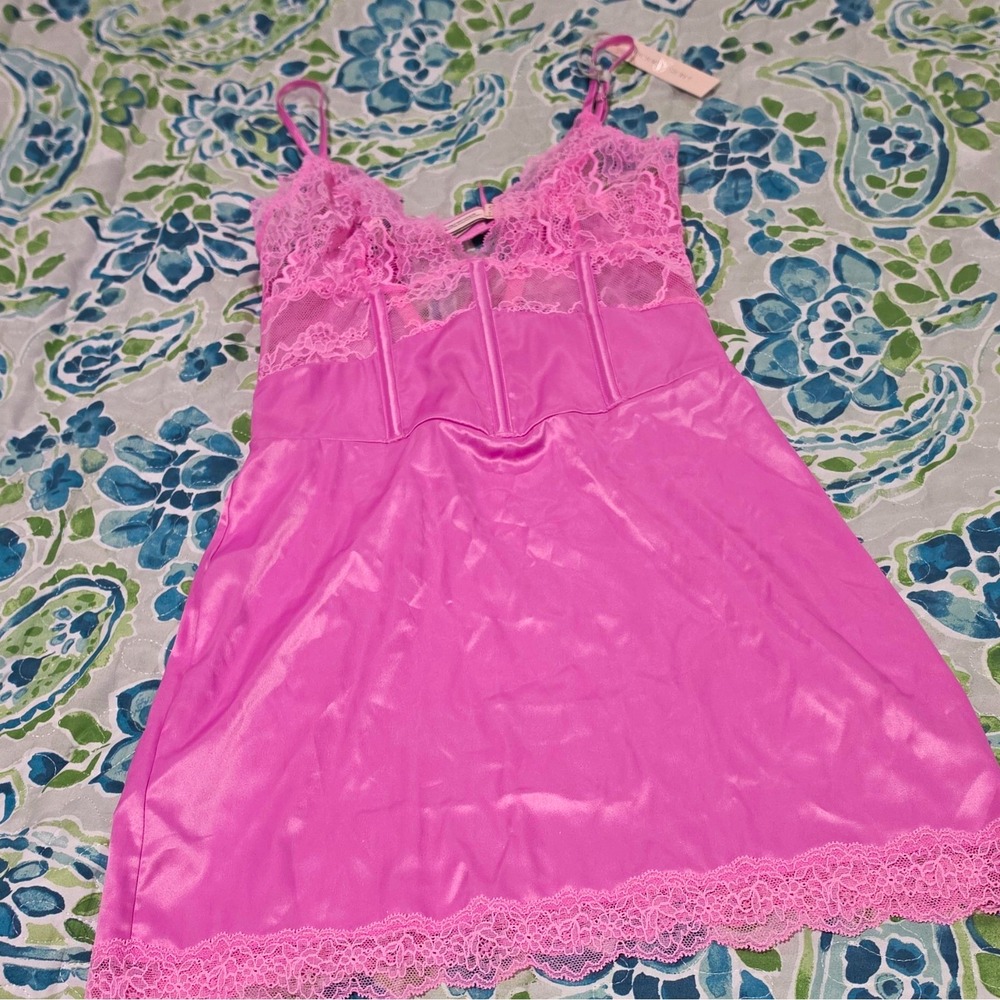 Victoria's Secret Pink Lace Trim Satin Full Slip S Adjustable Straps Bow